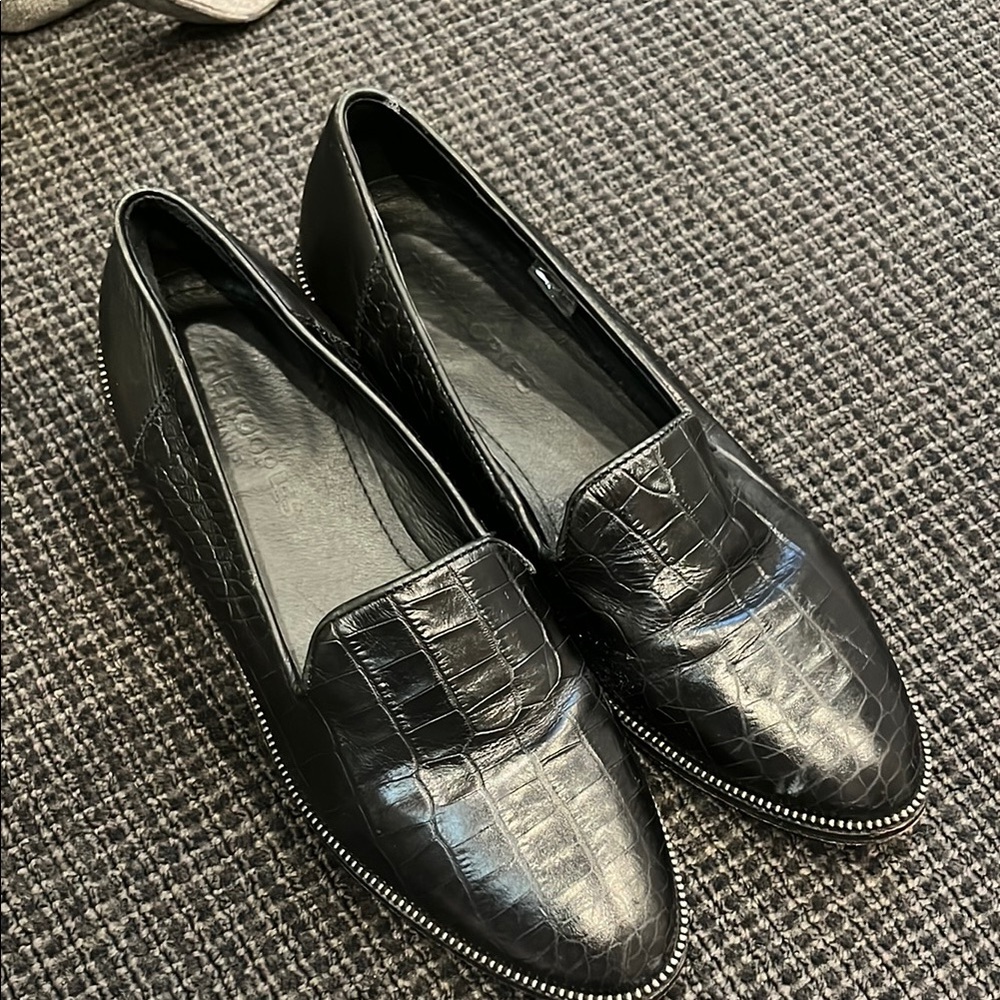 THE KOOPLES Women’s Black Crocodile Pattern Loafers